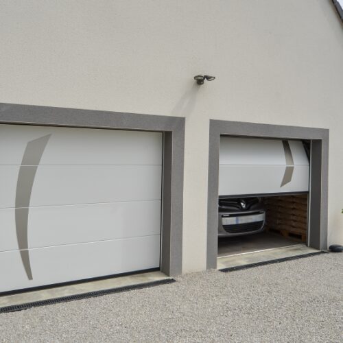 porte-de-garage-sectionnelle-design-blanche-perpignan-argeles-sur-mer