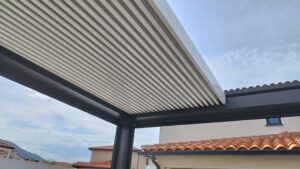 PERGOLA BIOCLIMATIQUE A LAMES RETRACTABLES - VILLELONGUE DELS MONTS 66